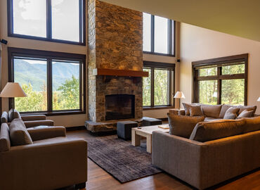 Brooks Creek Ranch lodge dining and living space