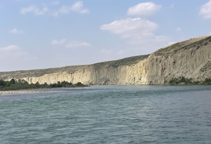 Oldman River fly fishing water in Alberta